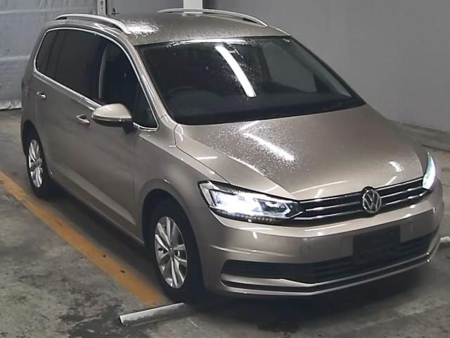 672 Volkswagen Golf touran 1TCZD 2018 г. (ZIP Tokyo)